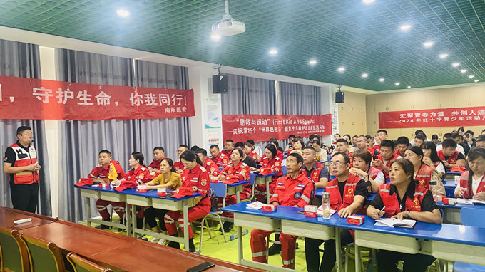 理论授课_副本.jpg 理论授课_副本.jpg