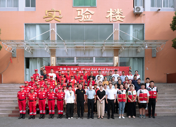 合影_副本.jpg 合影_副本.jpg